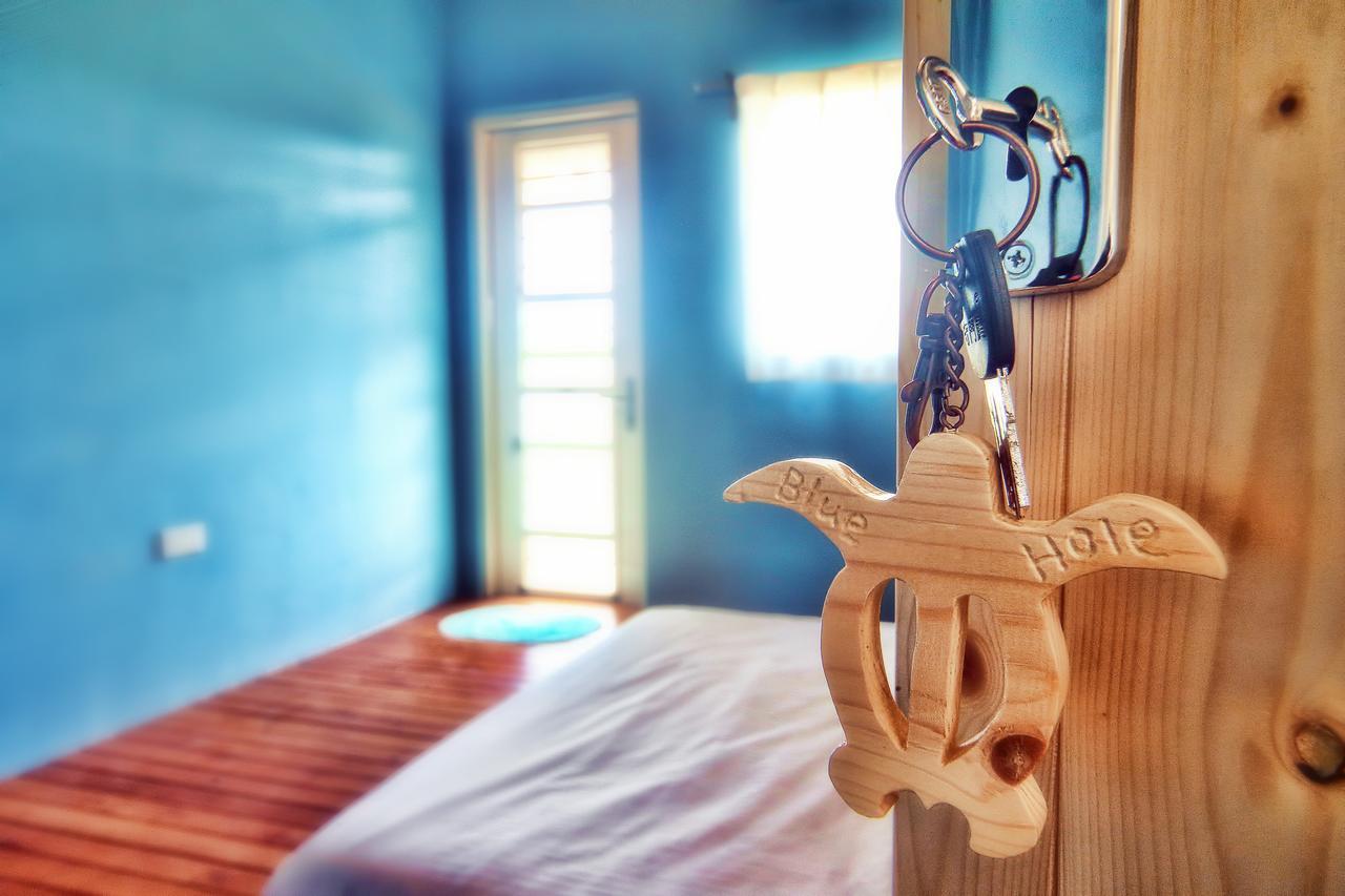 Bed and Breakfast 藍洞潛水blue Hole Dive Center Хенгчун Экстерьер фото